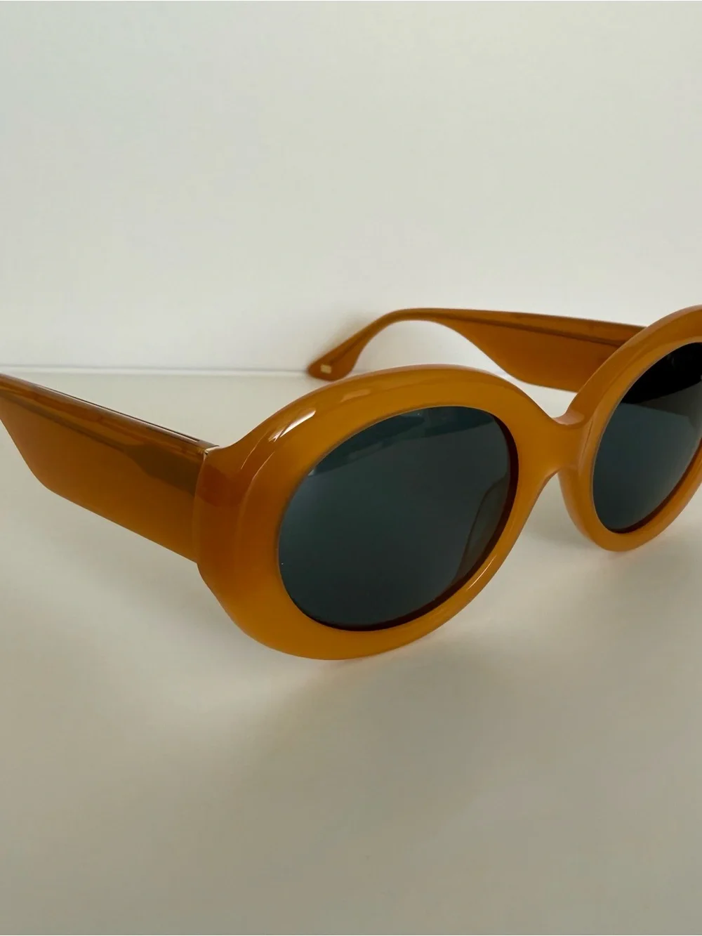 NEW!!! MO oval women sunglasses European brand Retail 350$